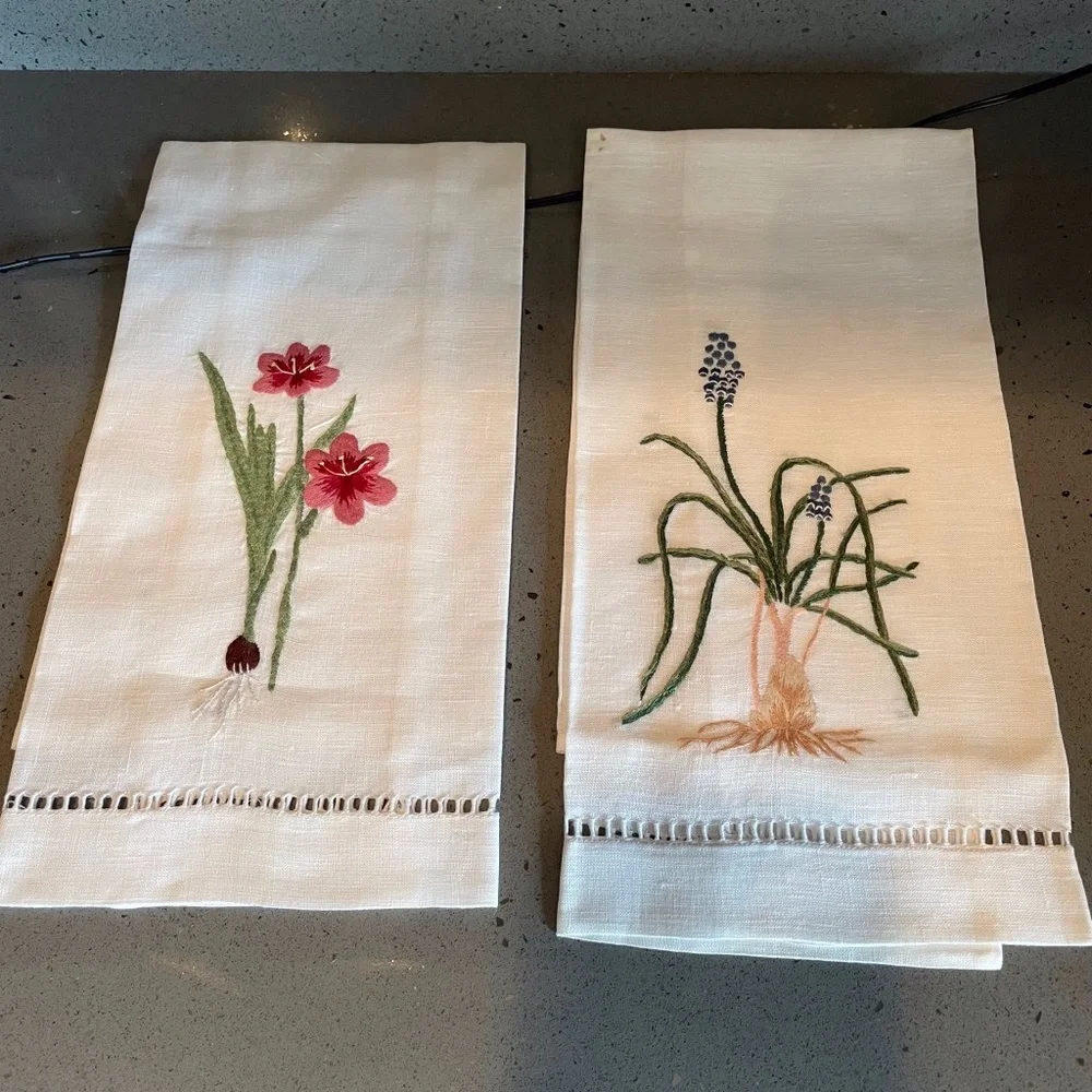 Never used Sferra linen floral embroidered guest towels
